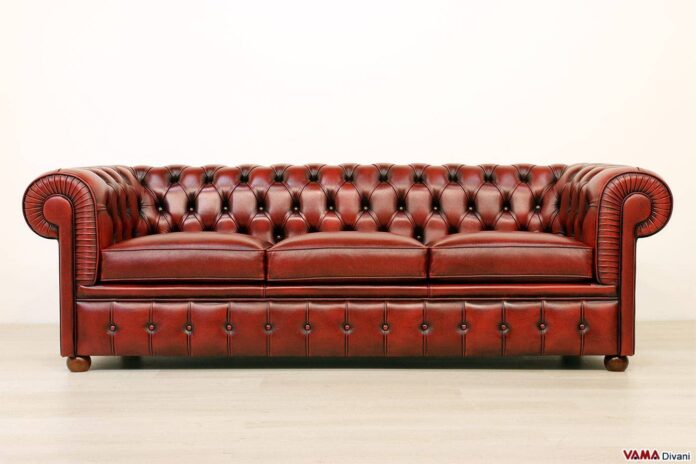 Divano Chesterfield 3 posti rosso in pelle asportata vintage eff
